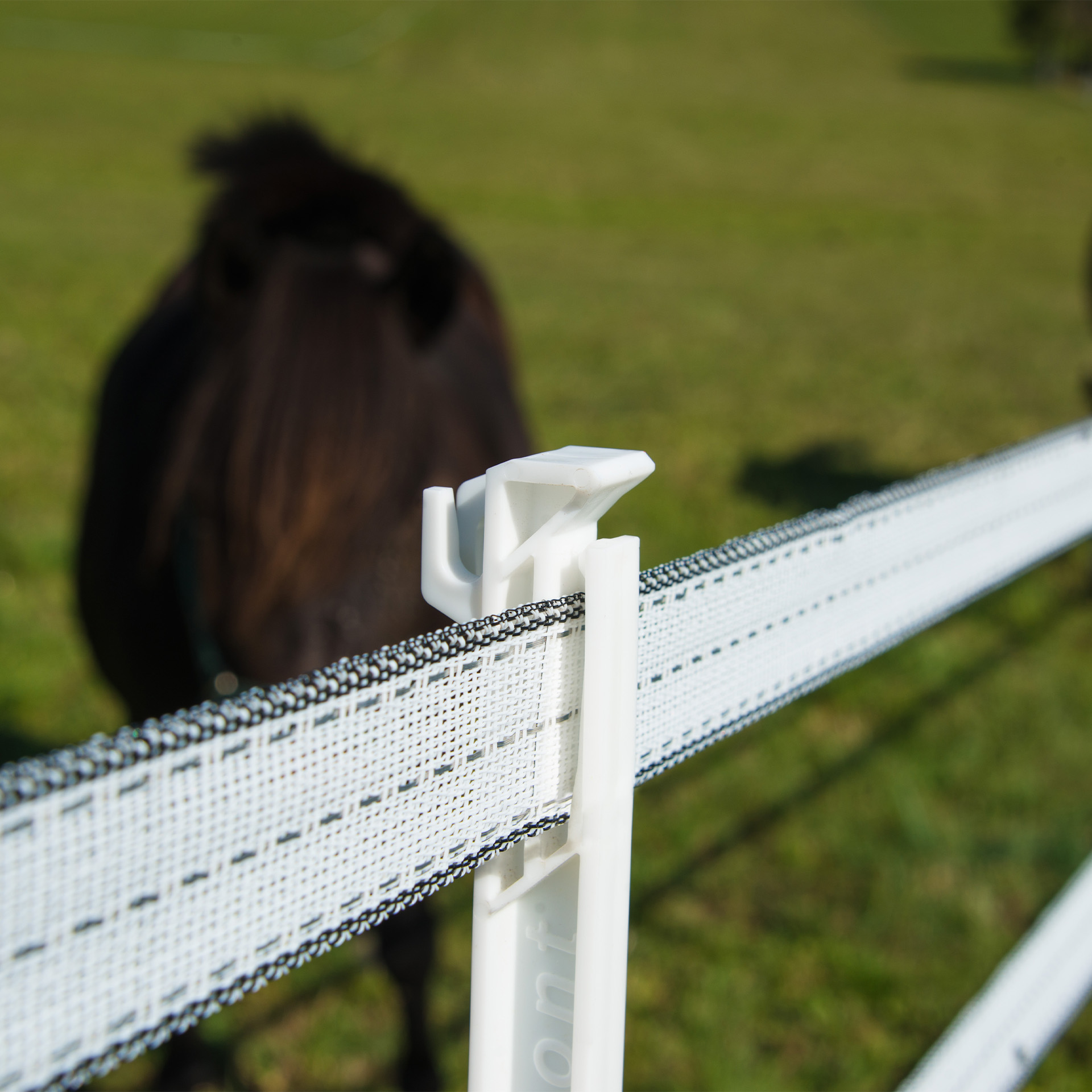 Poste Plástico Standard 3 Isolador 145 CM HORIZONT