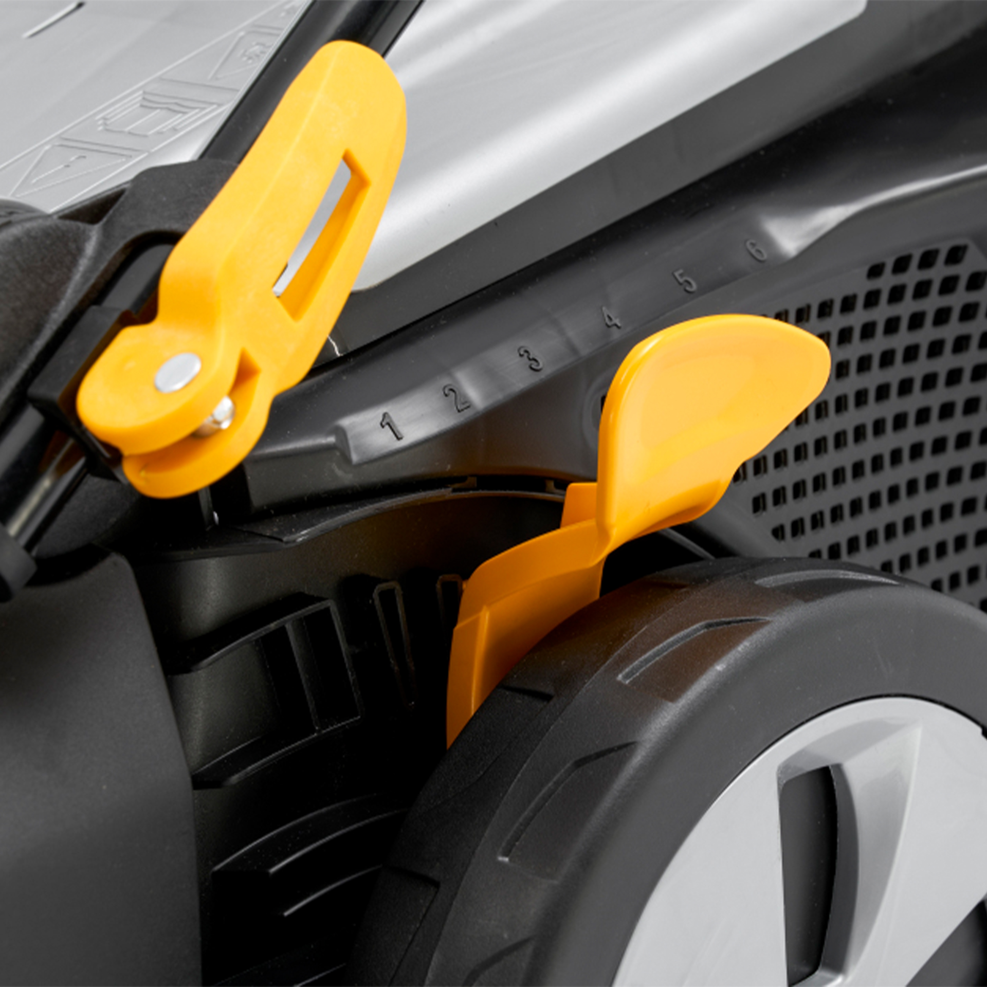 Kit Corta Relva A Bateria 4 AH 48 V ALPINA