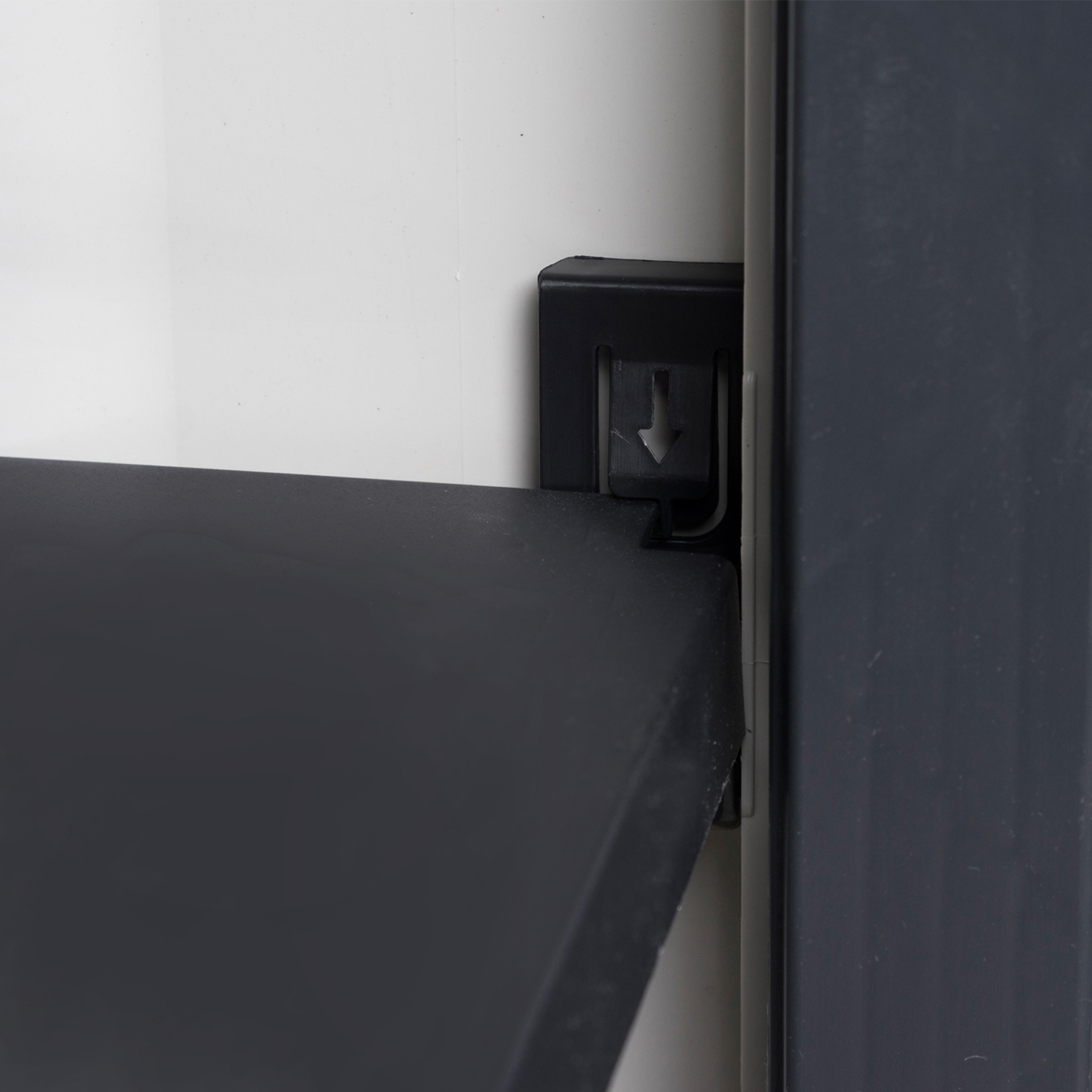 Armário Plástico Vassoureiro 3 Portas TOOMAX